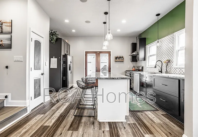 1547 Hoyt Ave — Photo 11