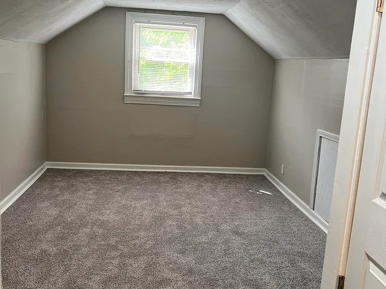 2702 Holt Ln — Photo 5