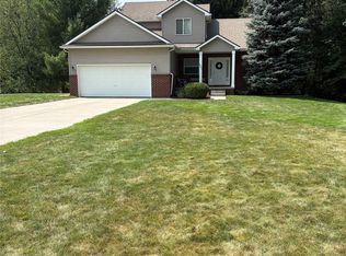 501 Forest Hill Dr, Oxford, MI 48371