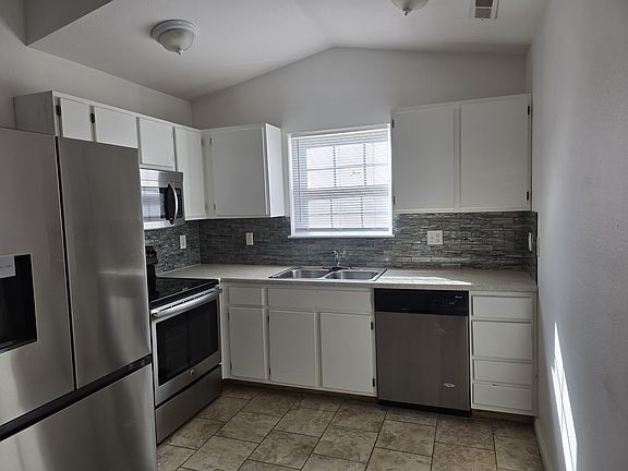 3rd image of 150 Fox Ridge Rd