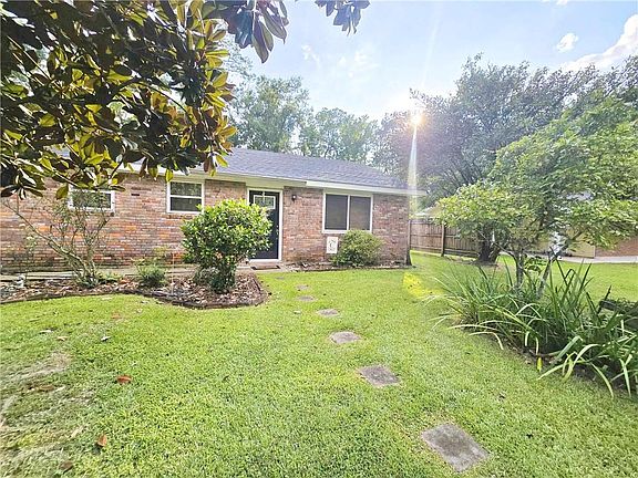 3rd image of 42145 Garden Dr