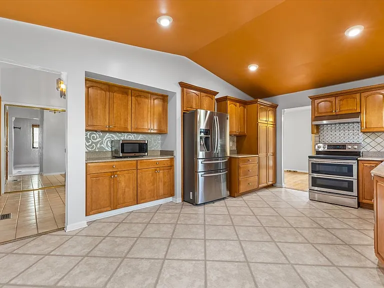 18129 Birch Dr — Photo 11