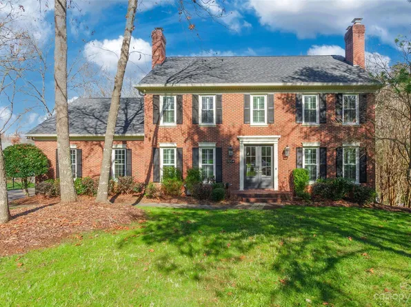 2204 Hogan Ct, Charlotte, NC 28270