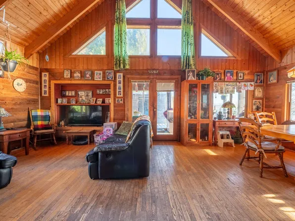 24578 Lougheed Hwy, Maple Ridge, BC V2W 1M2