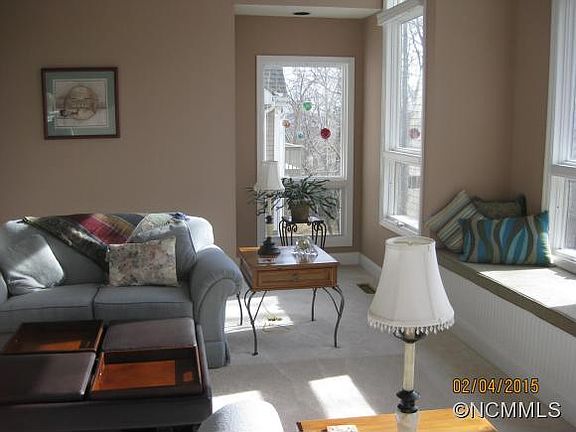 5th image of 110 Carriage Walk Ln