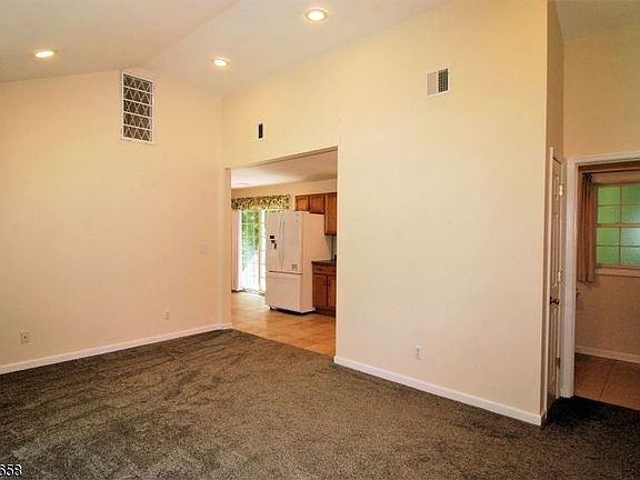 5th image of 7 Robin Hood Ln