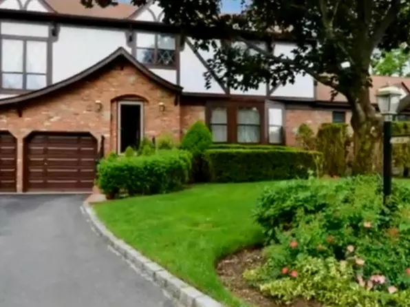 45A Pelican Court, Syosset, NY 11791