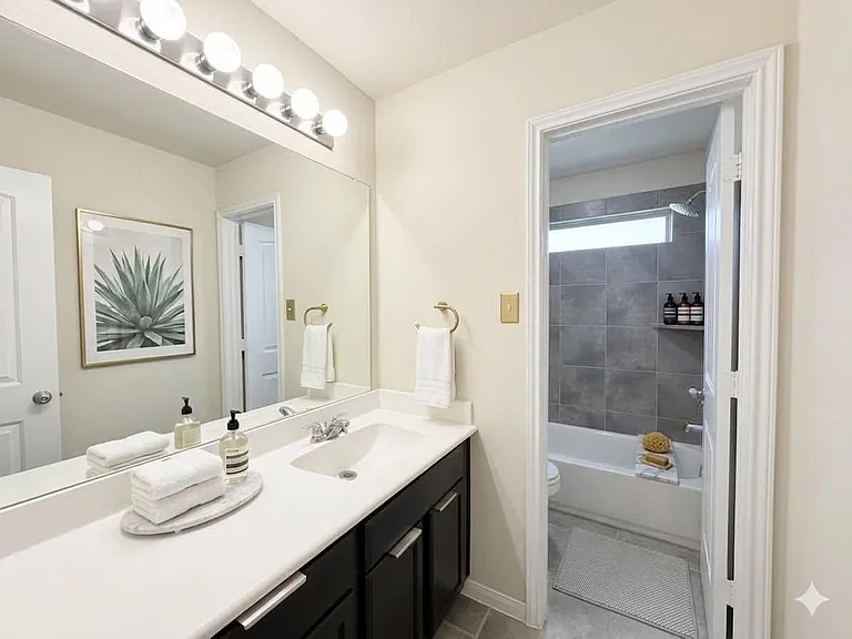 1247 S Maple Dr — Photo 12
