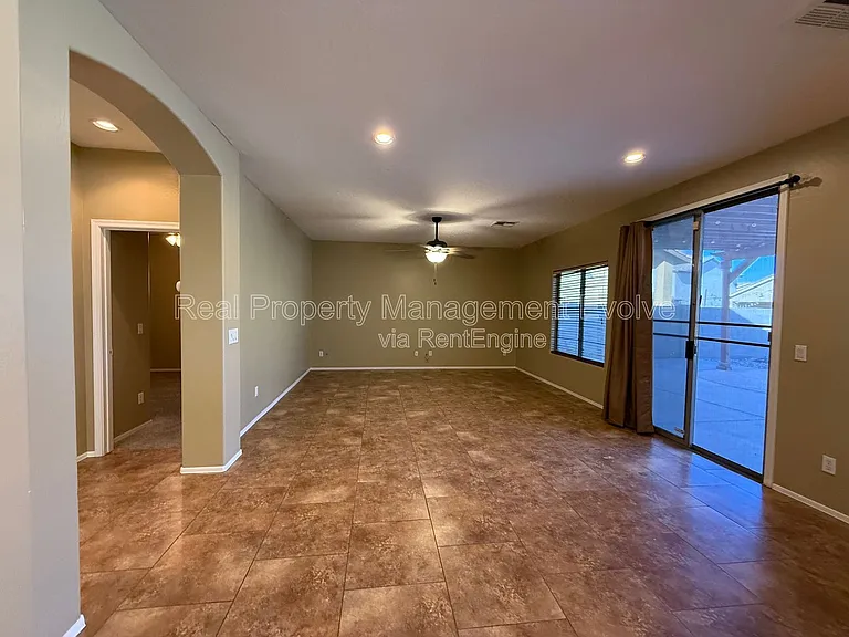 8014 W Pima St — Photo 10