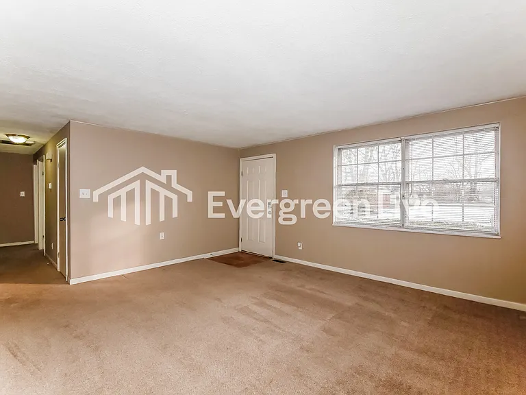 10402 Chris Dr — Photo 4