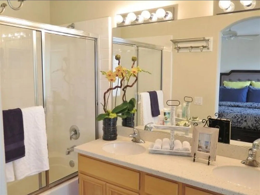 2 bed, 2.5 bath, 1212 sqft, $4,000 — Photo 4