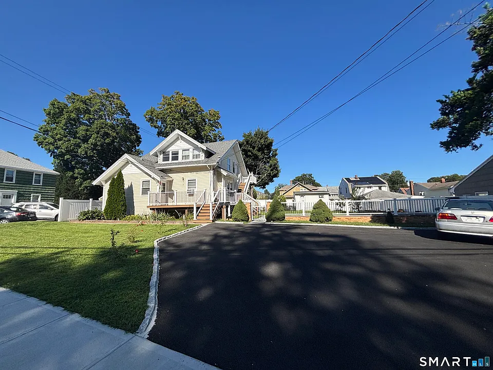 16-18 Hayes Dr