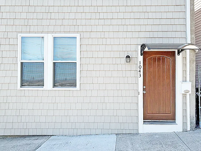 1043 Winthrop Ave — Photo 16