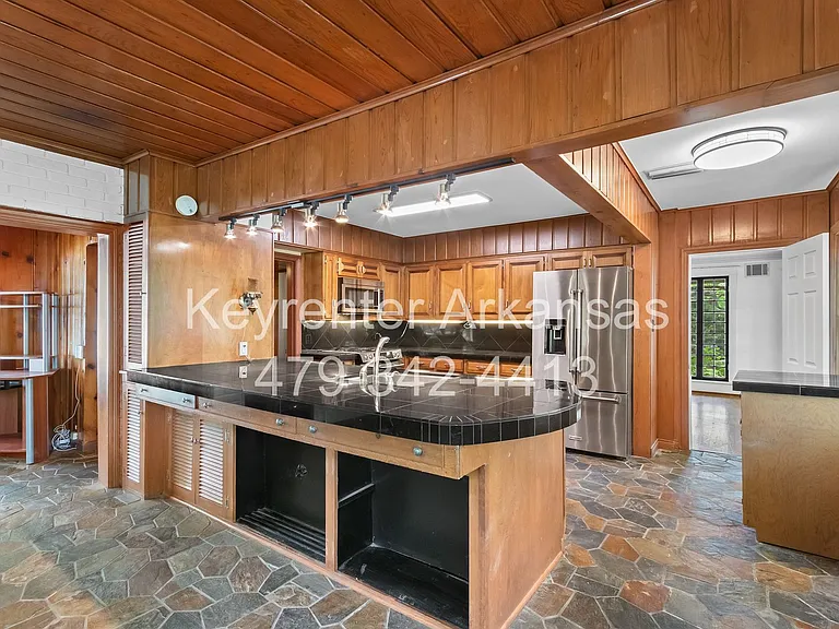 255 W Lawson St — Photo 10