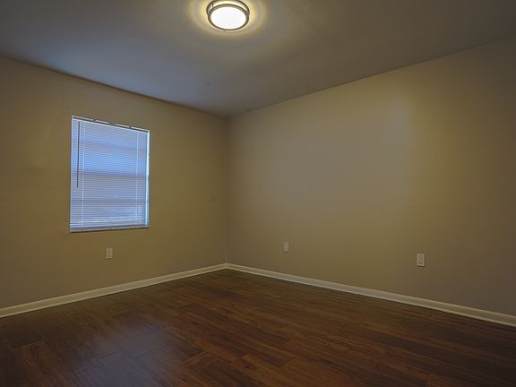 5th image of 3705 N Garrison St #1