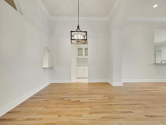 2nd image of 603 Burnet Dr