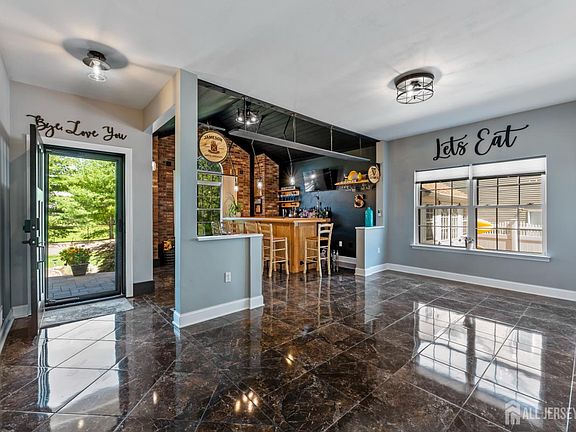 5th image of 27 Pacific Ave