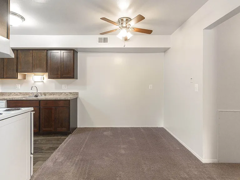 Briarwood Apartments — Photo 16