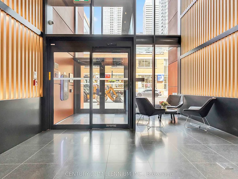 357 King St W #905 — Photo 22