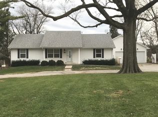 203 W Clinton Ave, Farmer City, IL 61842