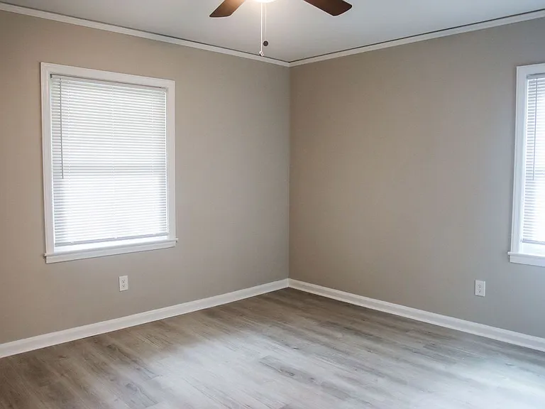 3209 Walker St — Photo 7
