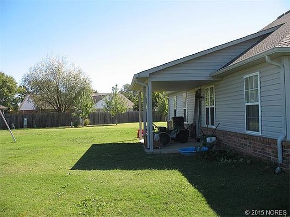 3rd image of 1225 SE 22nd St