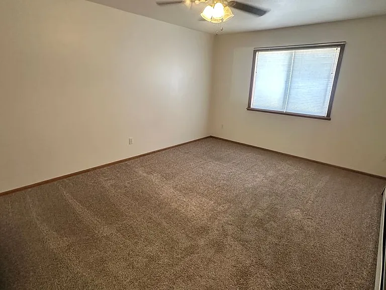 2838 Grand Falls Cir #B — Photo 9