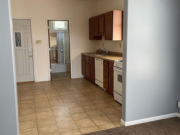 4th image of 1515 Roberts Ave Unit 2