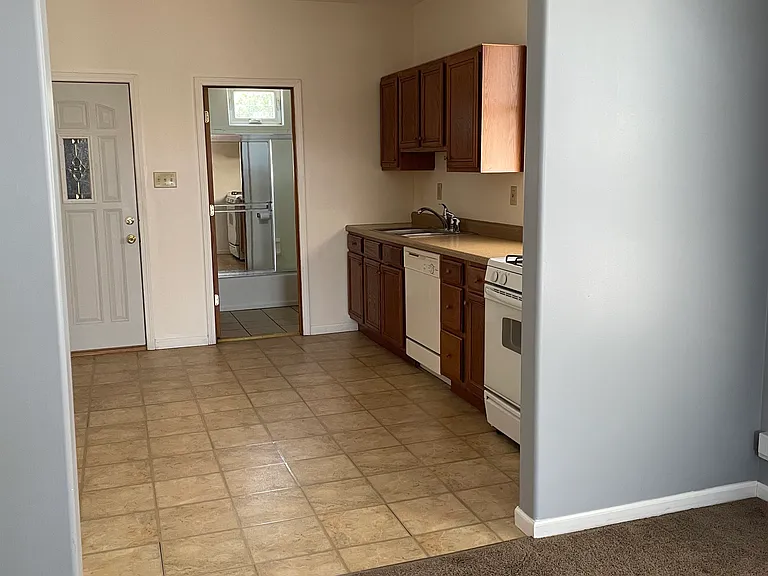 1515 Roberts Ave #2 — Photo 3