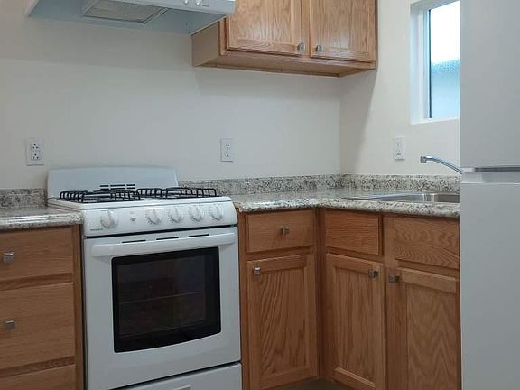 3rd image of 15012 Lemoli Ave #20
