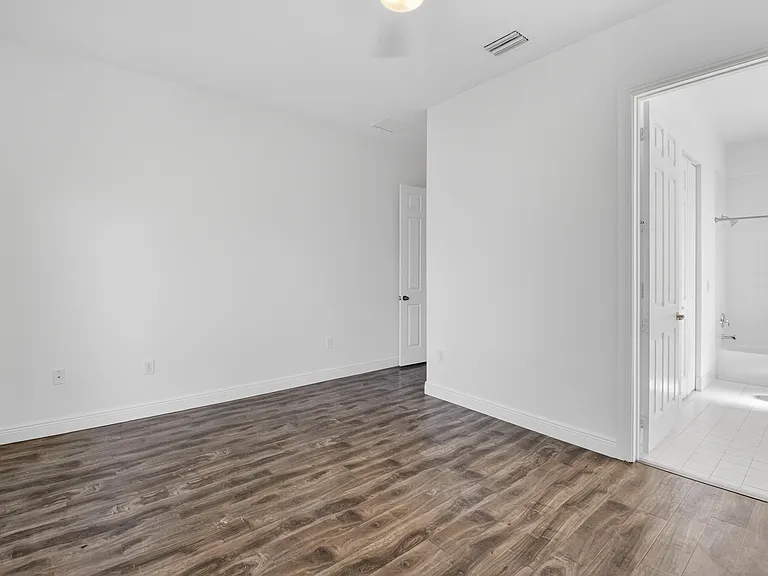 2515 Venetian Ct — Photo 22