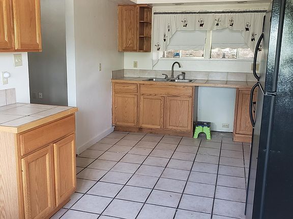 5th image of 604 W Summit Dr #1