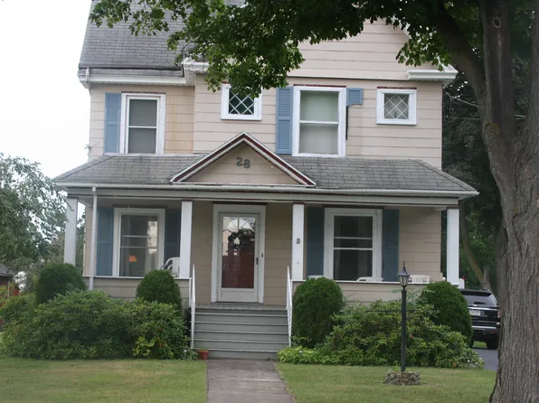 28 Webber Ave, Oakfield, NY 14125