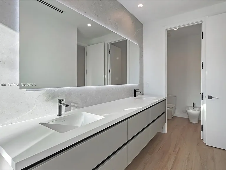 3086 Indiana St — Photo 17