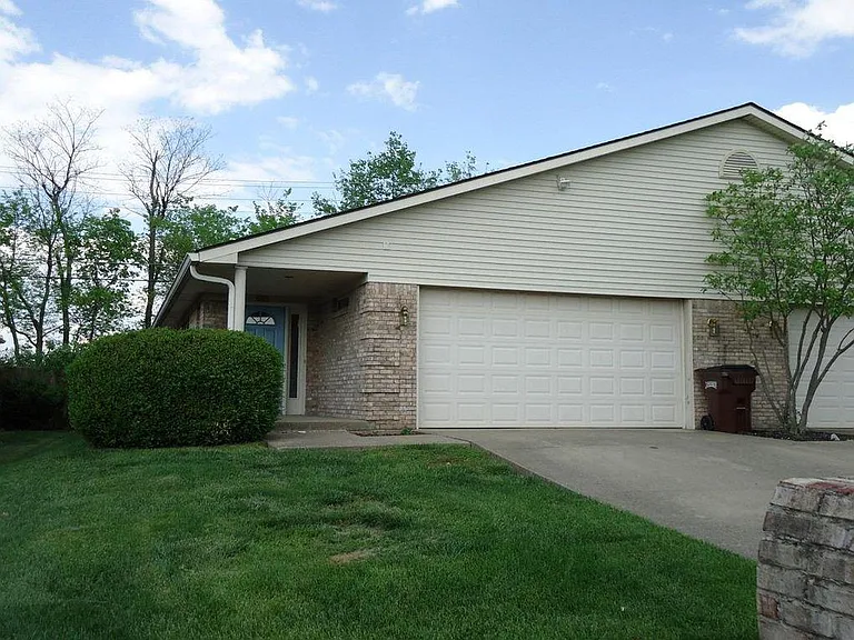 609 Hillbrook Dr — Photo 2