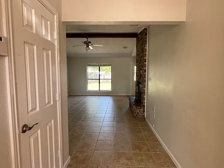 2107 NW 55th St — Photo 2