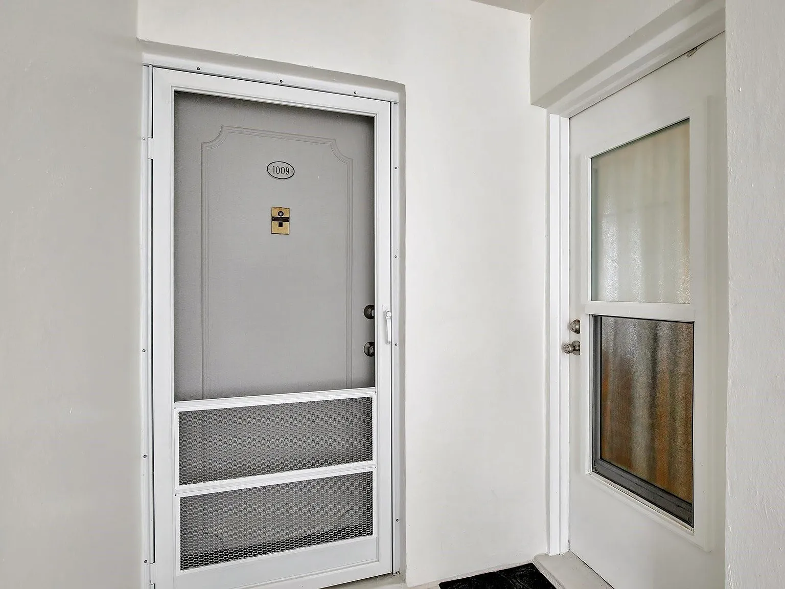 2 bed, 1.0 bath, 970 sqft, $2,400 — Photo 3