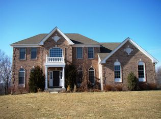 102 Ridgeline Dr, Poughkeepsie, NY 12603