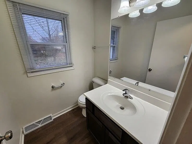3 bed, 1.5 bath, 1200 sqft, $2,195 — Photo 3