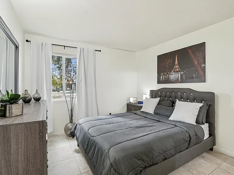 Los Vecinos Apartments — Photo 22