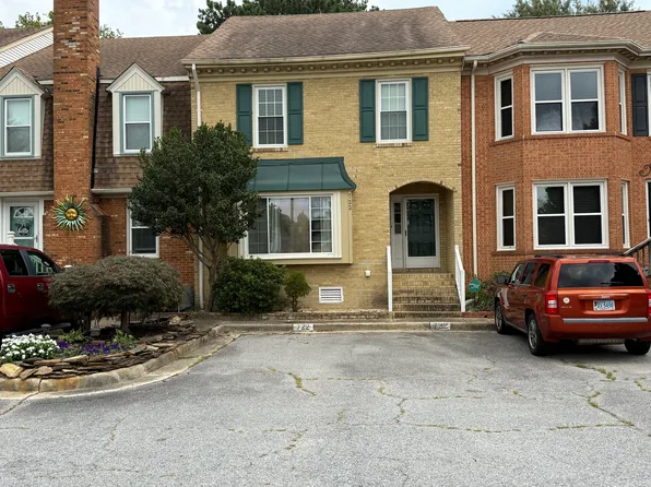 722 Lord Dunmore Dr, Virginia Beach, VA 23464