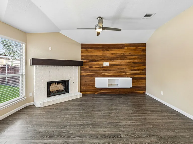 1001 Margaret Dr — Photo 5