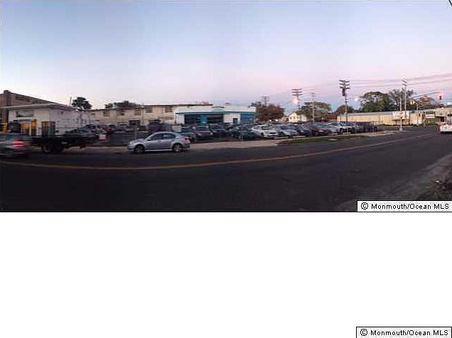 2nd image of 805 Memorial Dr