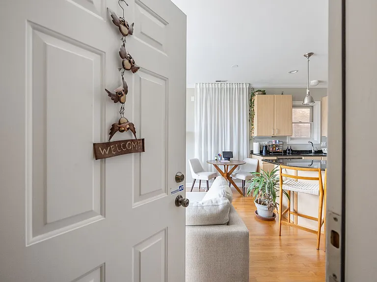 616 N May St #B — Photo 17