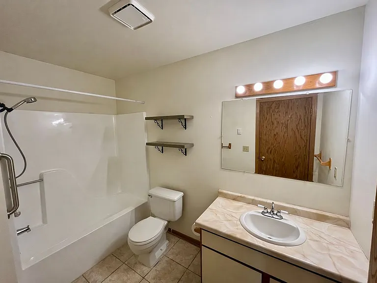 808 S State St — Photo 11