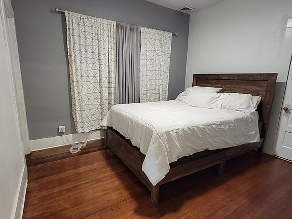 3rd image of 2716 McCall Ave