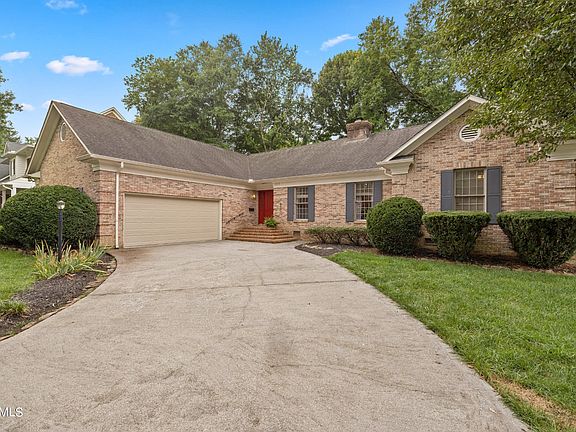 2nd image of 1213 Ashgrove Pl