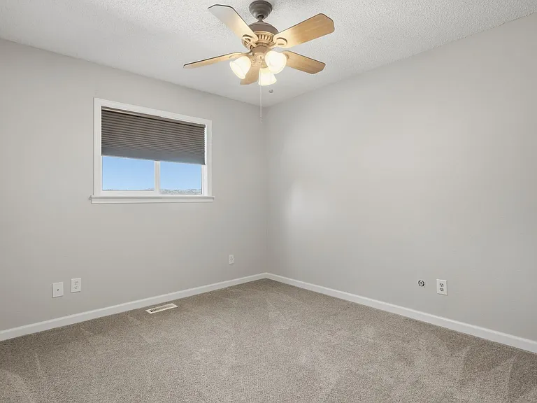 931 Mountain View Dr — Photo 22