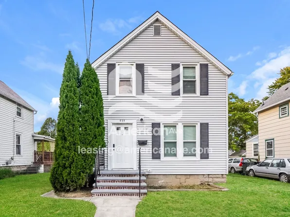 939 Walnut St, Elyria, OH 44035