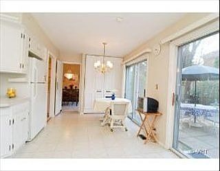 5th image of 713 Lexington Ct